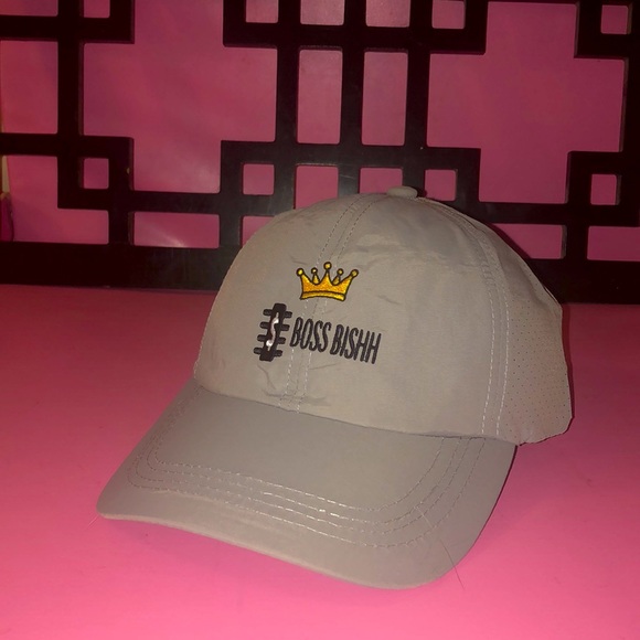 Boss Bishh’s high ponytail adjustable hats come in black white and grey! - Picture 7 of 9